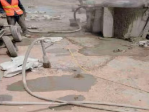 义乌水泥混凝土路面板底注浆技术 路面脱空注浆整治方案