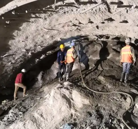 义乌隧道拱顶带模注浆料，微膨胀注浆料的特点及施工工艺